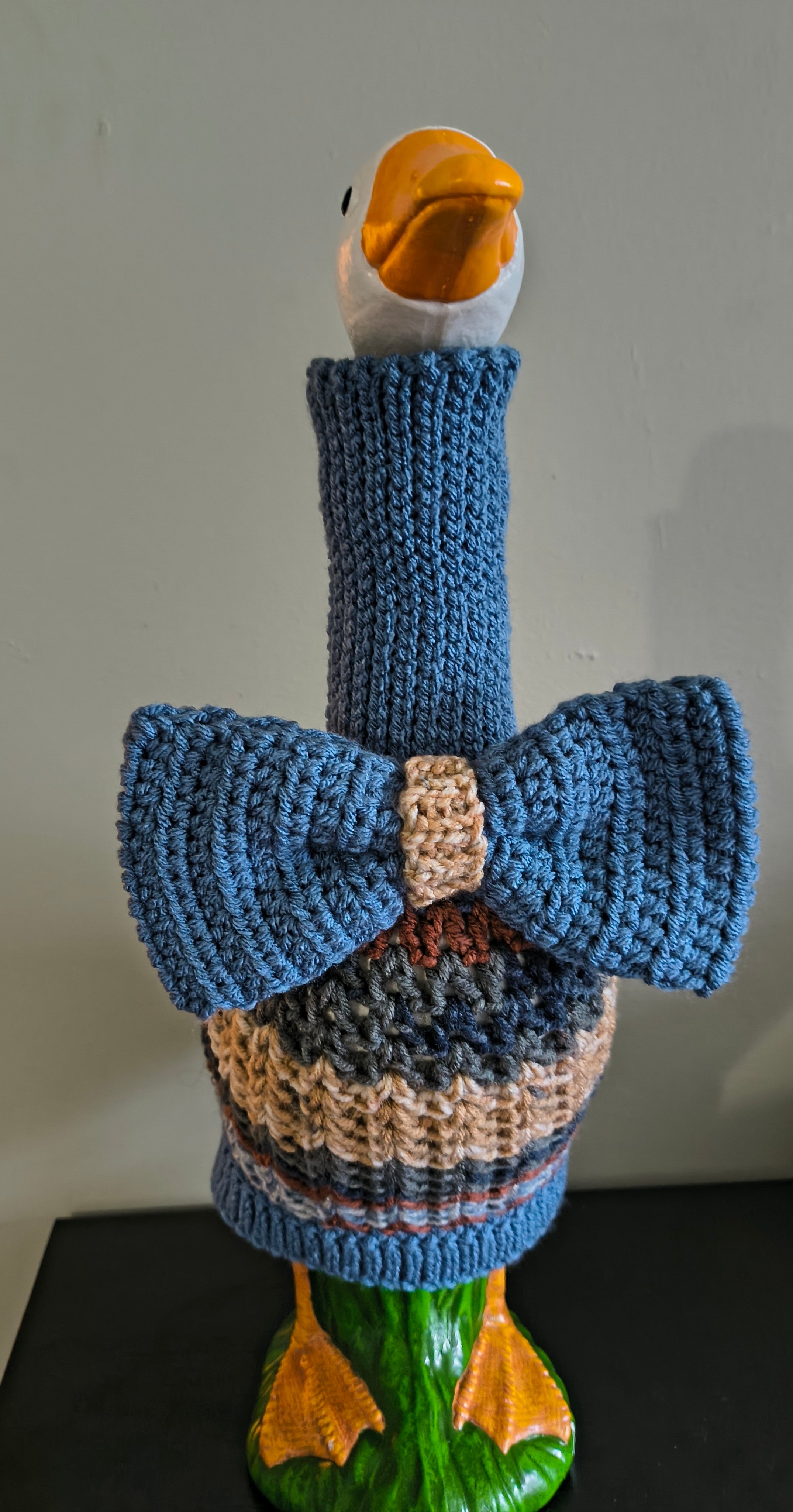19.6-21" Handmade Crochet Porch Goose Turtleneck Sweater and Bow/Bowtie Set