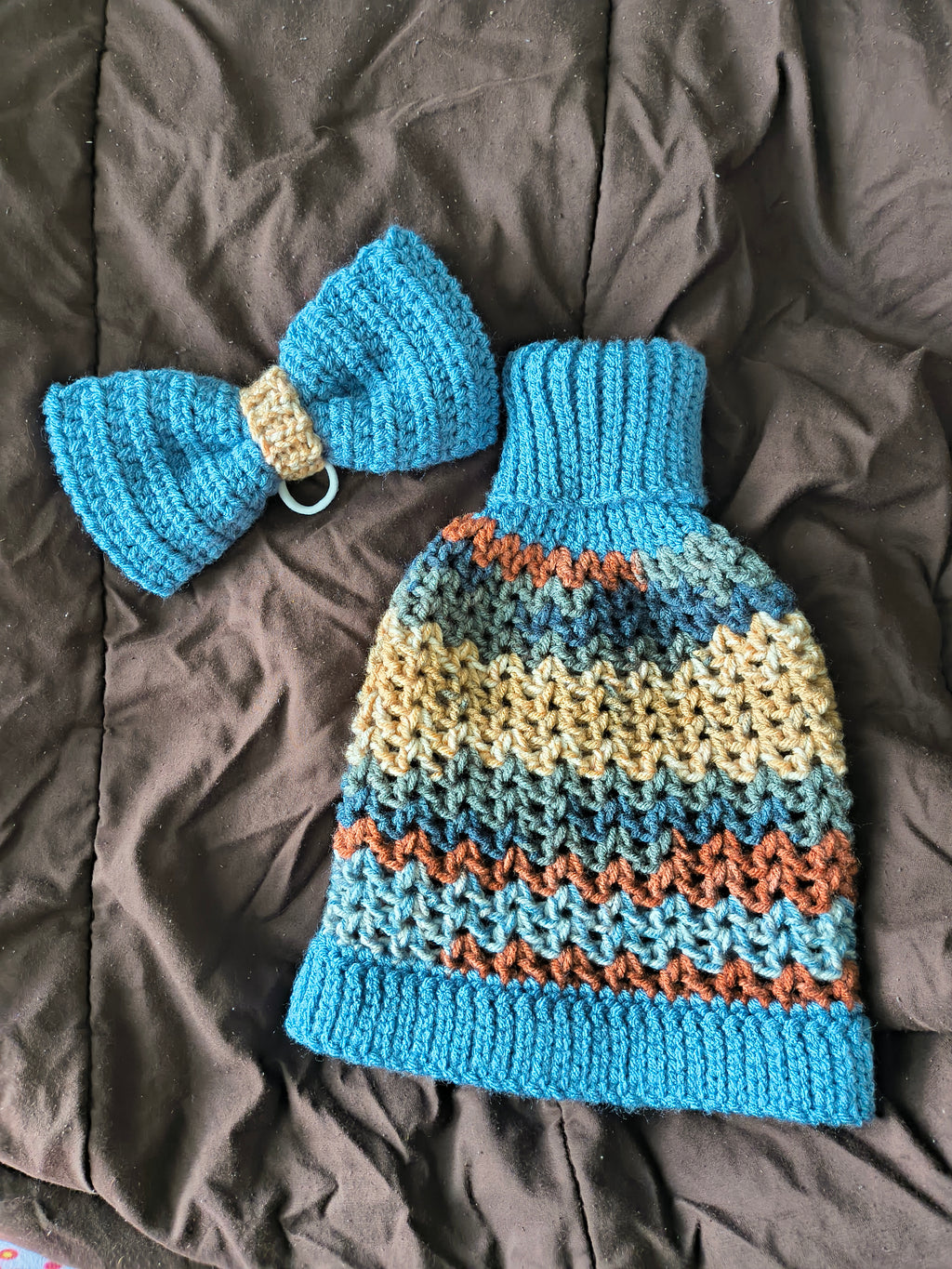 19.6-21" Handmade Crochet Porch Goose Turtleneck Sweater and Bow/Bowtie Set