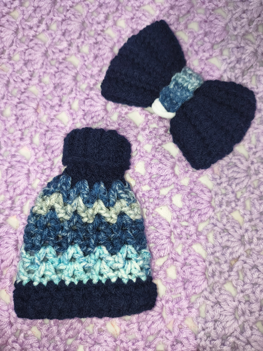 7" Desk Goose Turtleneck Sweater and Bow Set – Navy & Blue-Gray