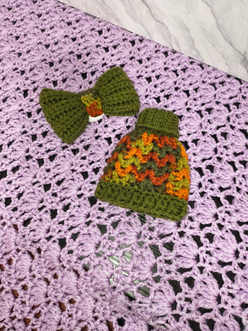 7" Desk Goose Turtleneck Sweater and Bow Set – Autumn Colors