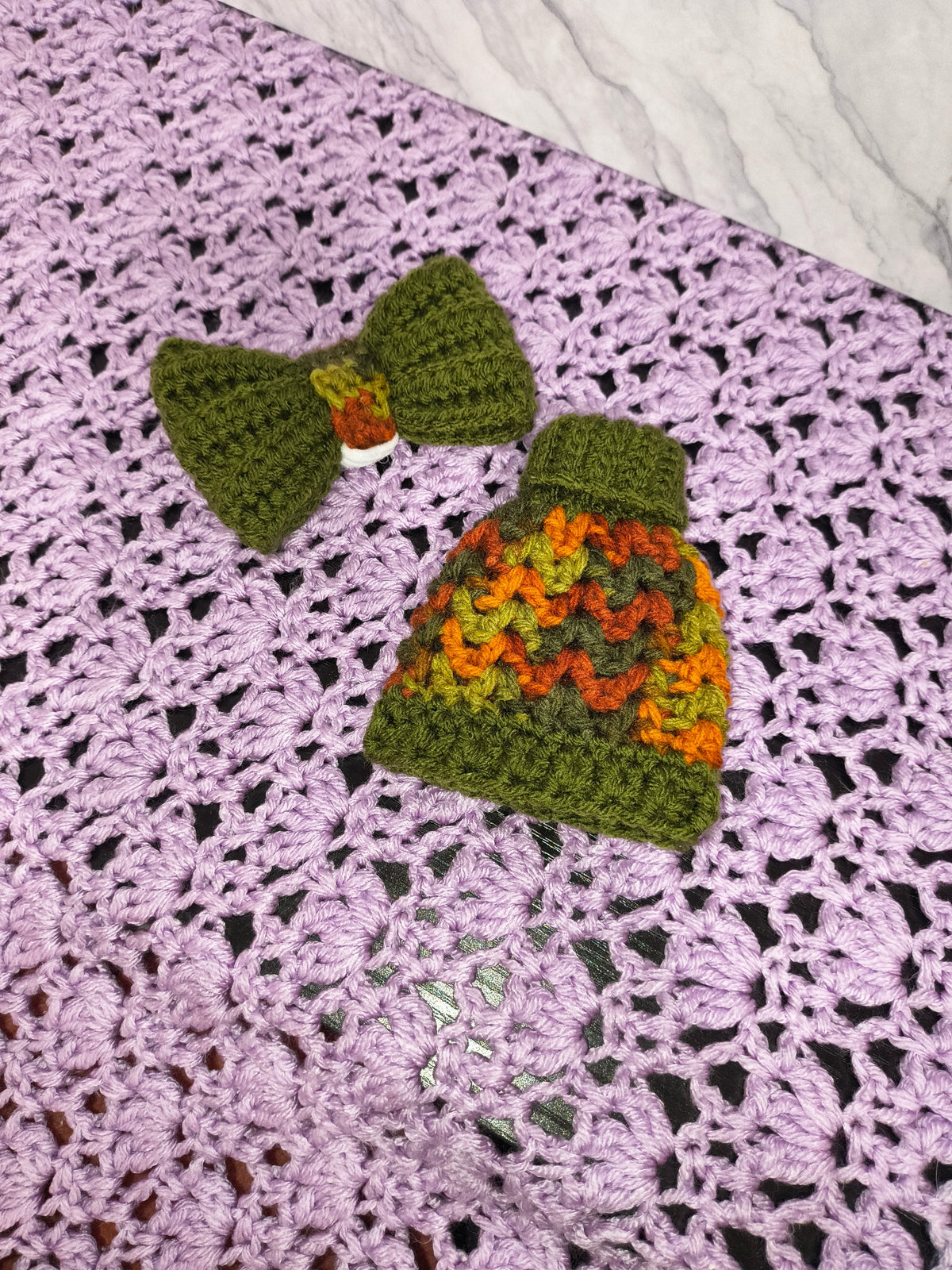 7" Desk Goose Turtleneck Sweater and Bow Set – Autumn Colors