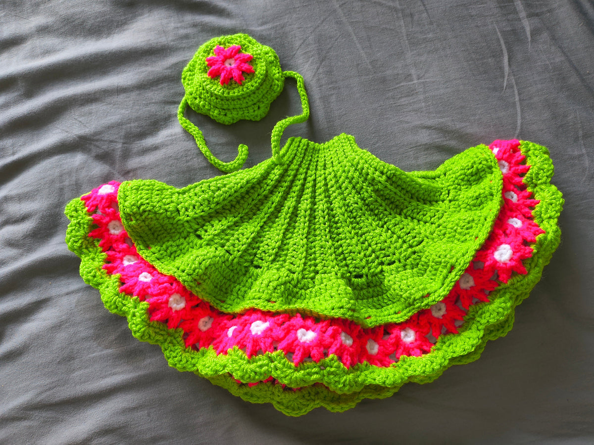 23" Porch Goose Daisy Dress and Hat Set