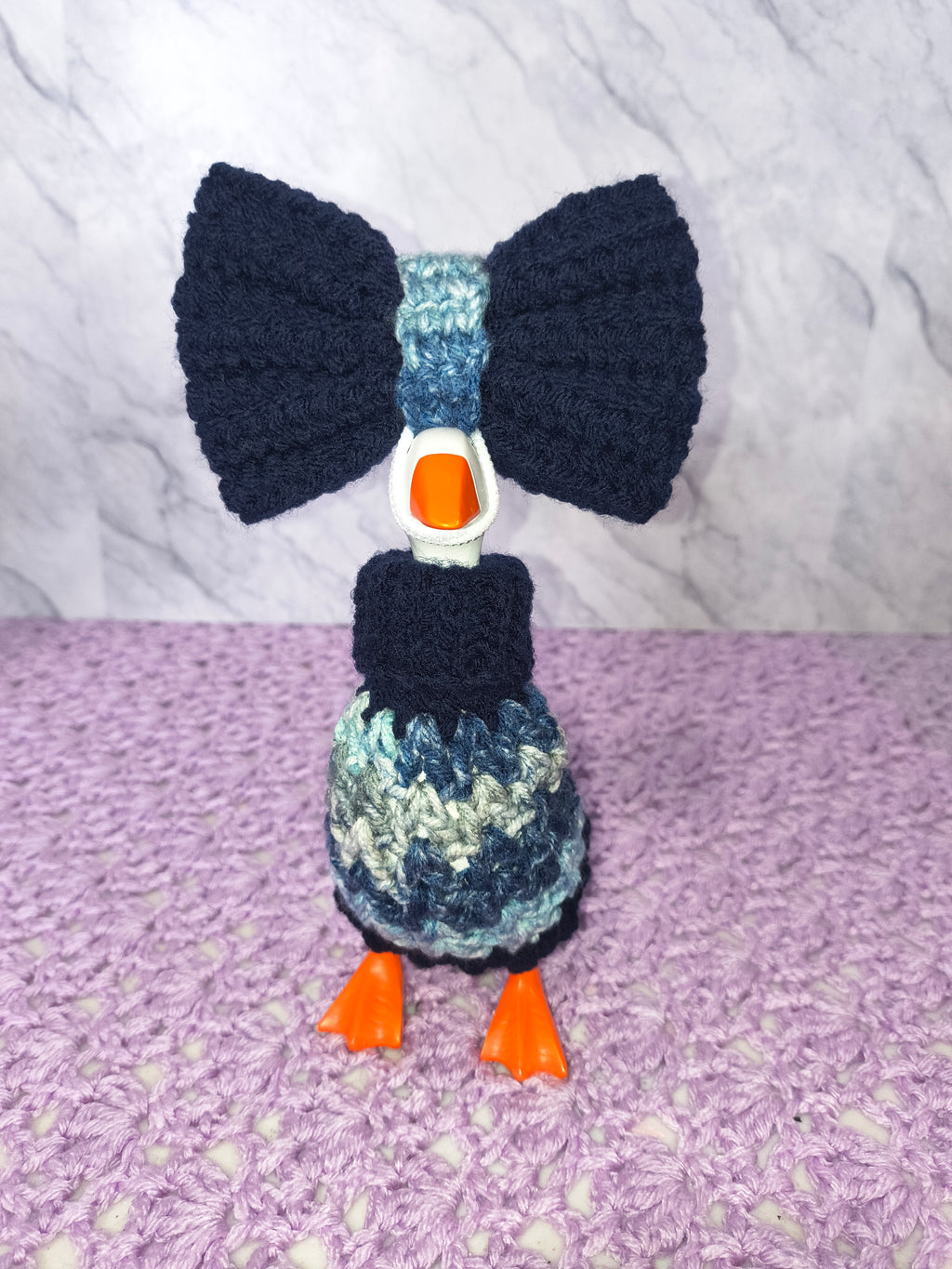7" Desk Goose Turtleneck Sweater and Bow Set – Navy & Blue-Gray