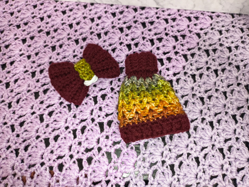 7" Desk Goose Turtleneck Sweater and Bow Set