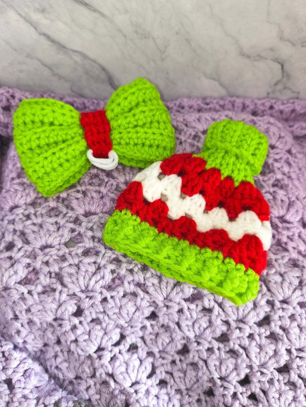 7" Desk Goose Turtleneck Granny Sweater and Bow Set