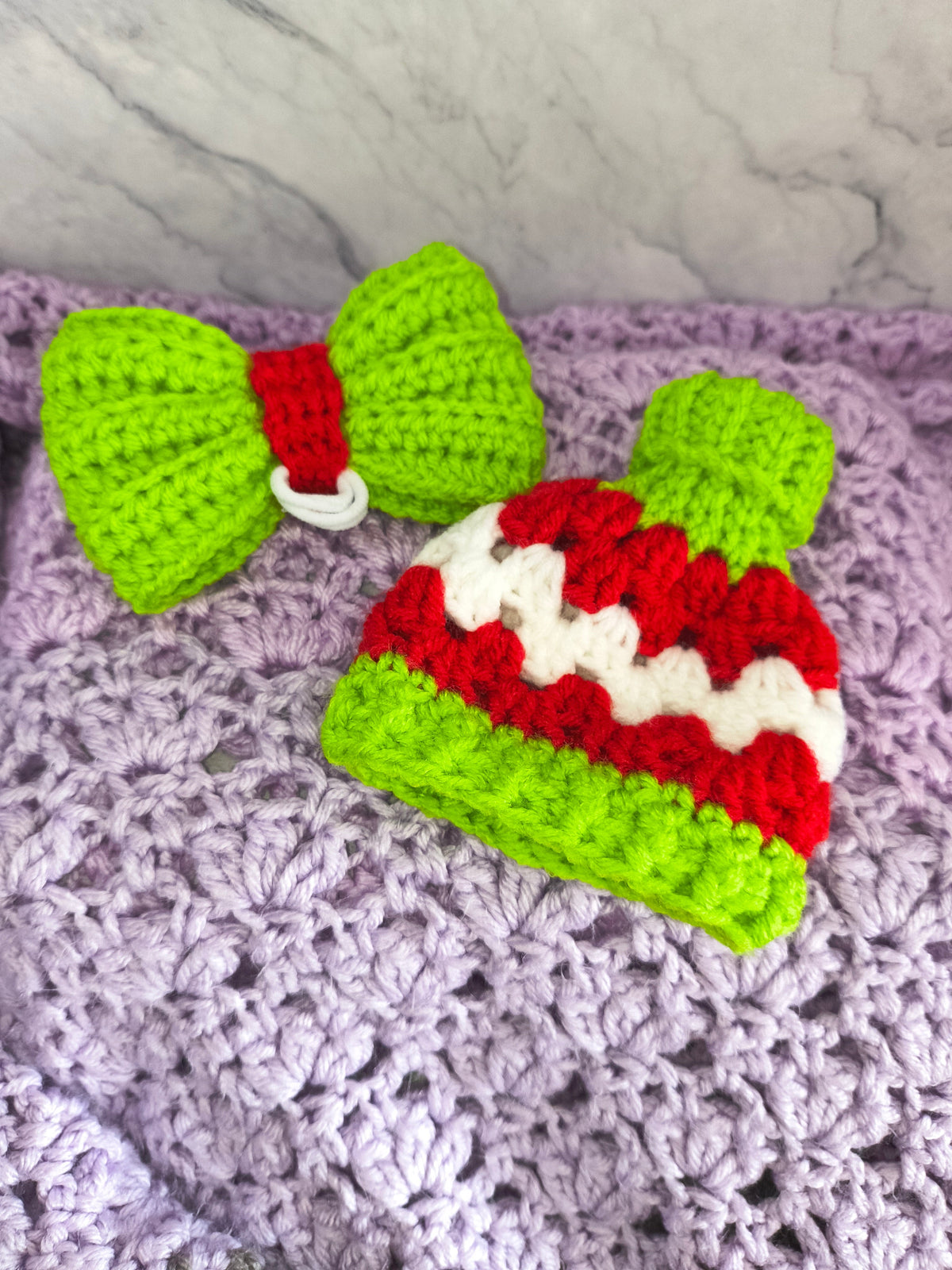 7" Desk Goose Turtleneck Granny Sweater and Bow Set