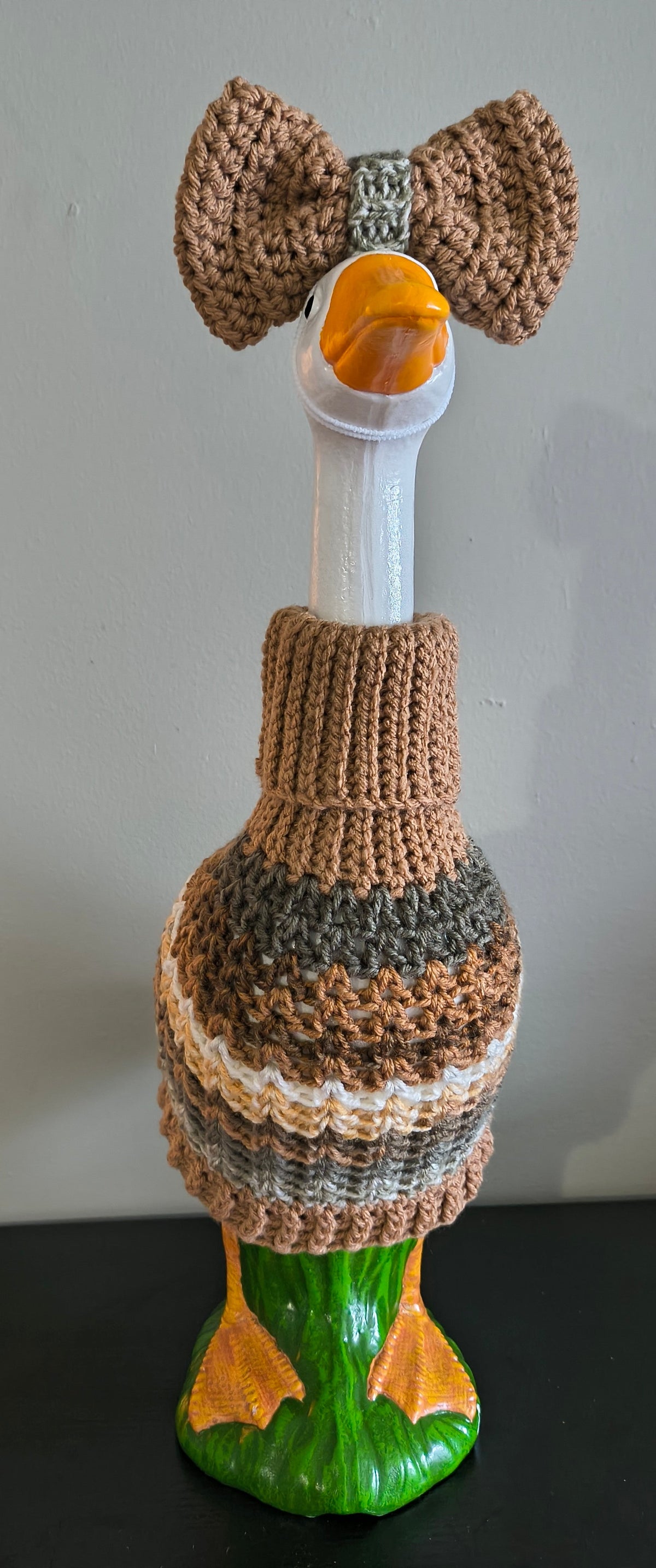 19.6-21" Handmade Crochet Porch Goose Turtleneck Sweater & Bow/Bowtie Set